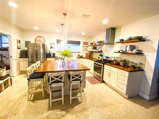 3485 N Meridian Ave, Miami Beach FL 33140