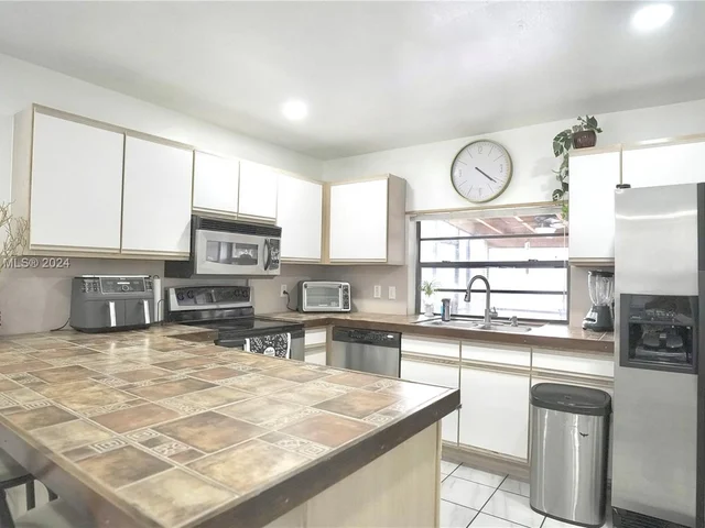 1660 N Audubon Dr, Homestead FL 33035