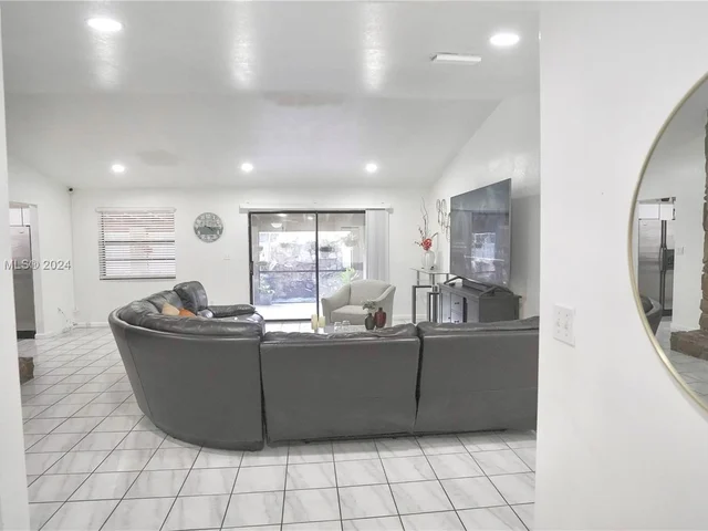 1660 N Audubon Dr, Homestead FL 33035