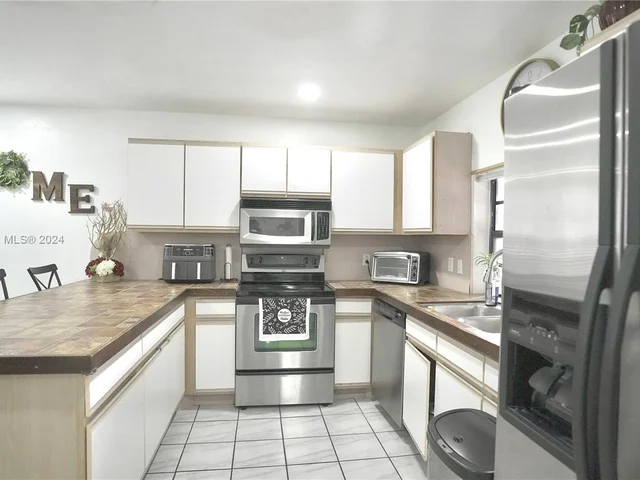 1660 N Audubon Dr, Homestead FL 33035