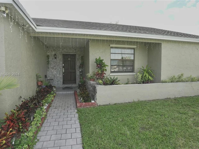 1660 N Audubon Dr, Homestead FL 33035