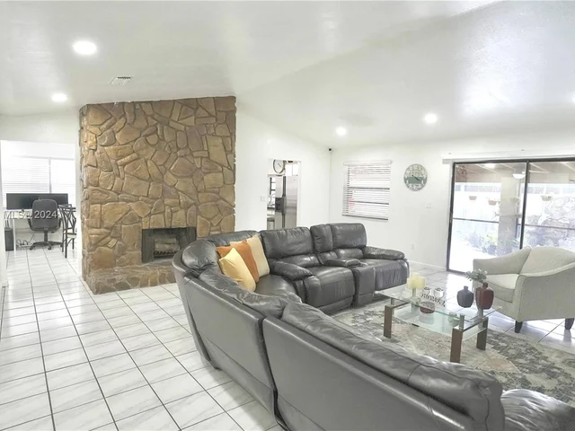 1660 N Audubon Dr, Homestead FL 33035