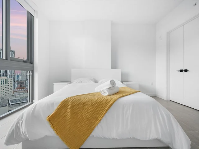 227 NE 2nd St # 2405, Miami FL 33132