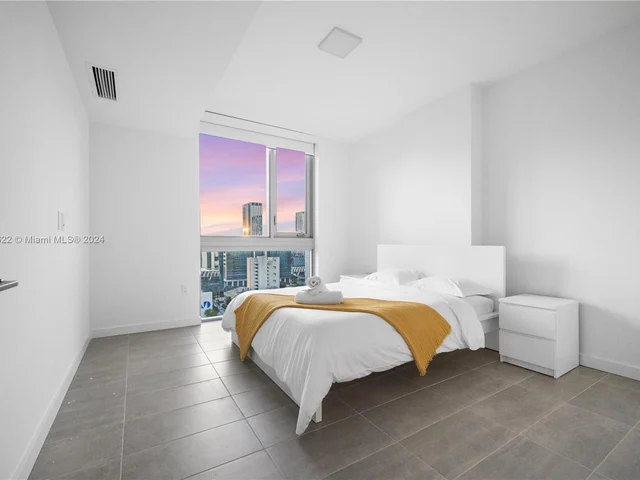 227 NE 2nd St # 2405, Miami FL 33132