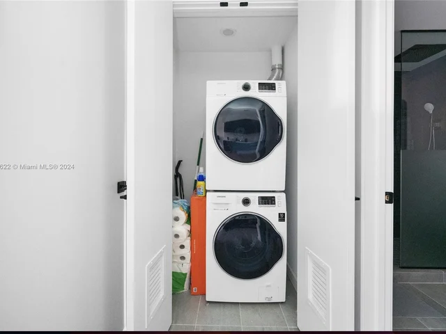 227 NE 2nd St # 2405, Miami FL 33132