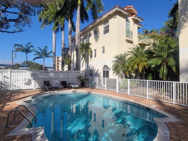 3356 Bird Ave # 4, Miami FL 33133