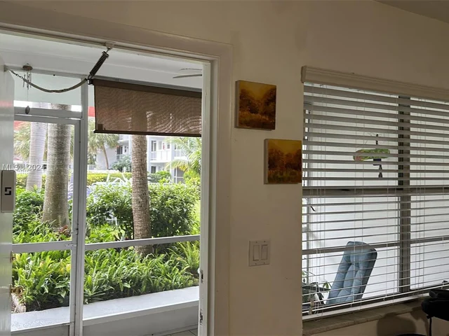 581 Blue Heron Dr # B, Hallandale Beach FL 33009