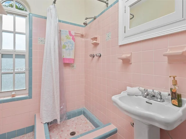 1340 Asturia Ave, Coral Gables FL 33134