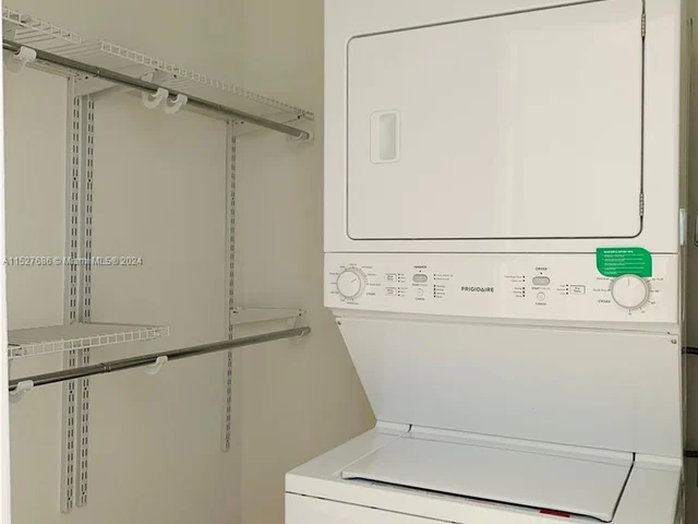 2840 Pine Tree Dr # 10, Miami Beach FL 33140