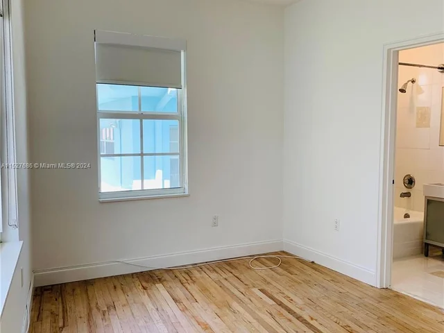 2840 Pine Tree Dr # 10, Miami Beach FL 33140