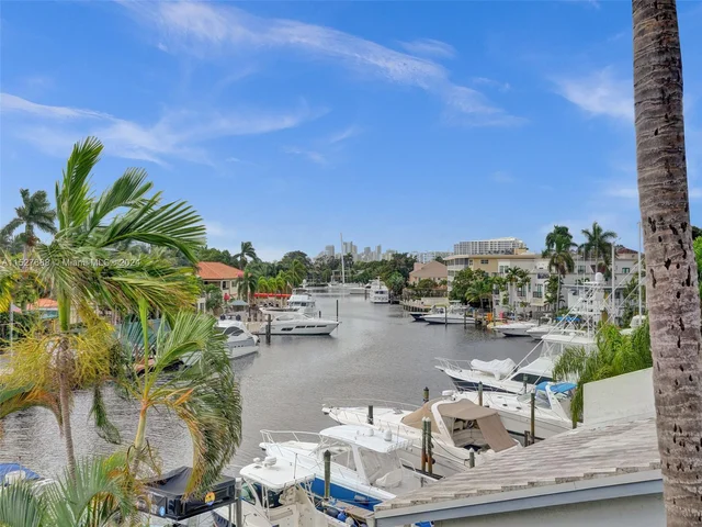 2736 NE 14th St # 1, Fort Lauderdale FL 33304