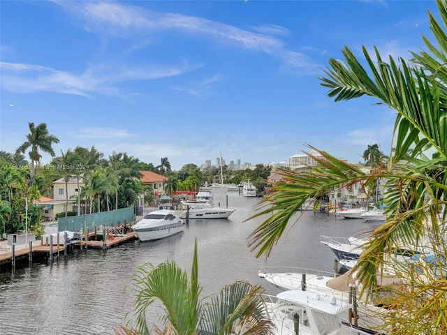 2736 NE 14th St # 1, Fort Lauderdale FL 33304