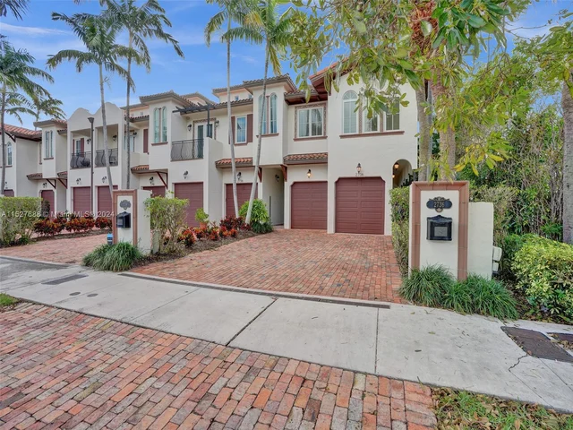 2736 NE 14th St # 1, Fort Lauderdale FL 33304