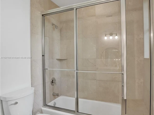 2736 NE 14th St # 1, Fort Lauderdale FL 33304