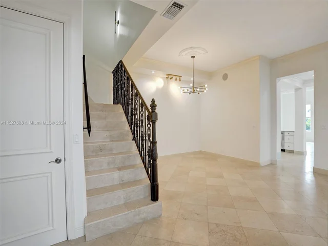 2736 NE 14th St # 1, Fort Lauderdale FL 33304