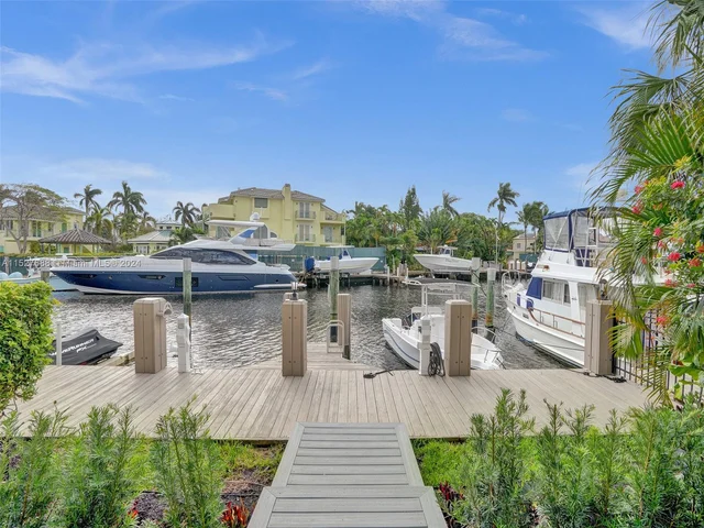 2736 NE 14th St # 1, Fort Lauderdale FL 33304