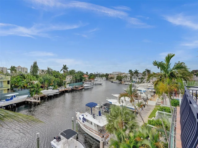 2736 NE 14th St # 1, Fort Lauderdale FL 33304