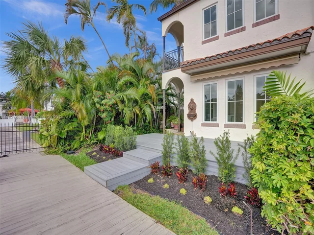 2736 NE 14th St # 1, Fort Lauderdale FL 33304