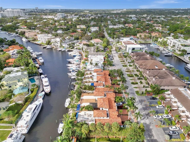 2736 NE 14th St # 1, Fort Lauderdale FL 33304