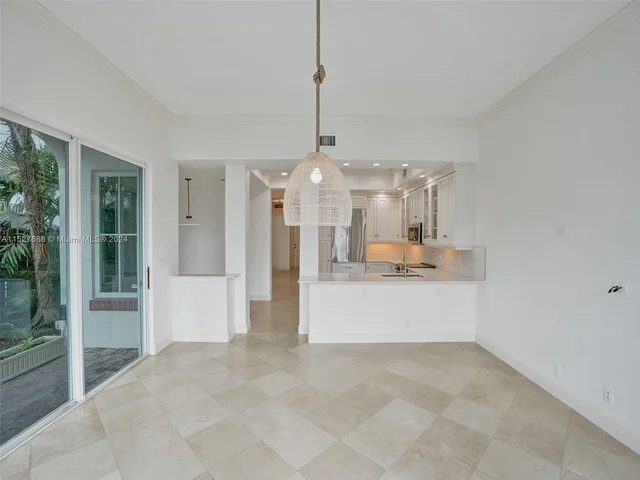 2736 NE 14th St # 1, Fort Lauderdale FL 33304