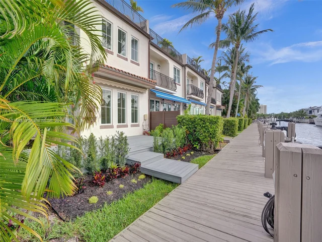 2736 NE 14th St # 1, Fort Lauderdale FL 33304