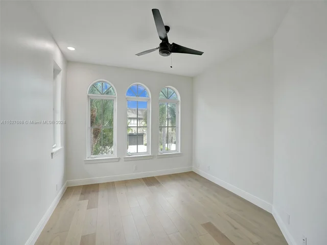 2736 NE 14th St # 1, Fort Lauderdale FL 33304