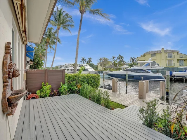 2736 NE 14th St # 1, Fort Lauderdale FL 33304