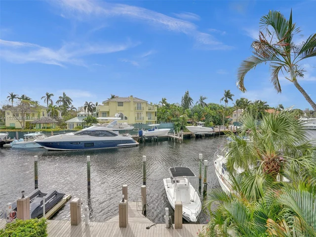 2736 NE 14th St # 1, Fort Lauderdale FL 33304