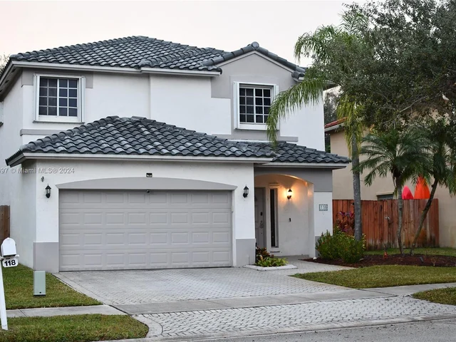 118 SW 206th Ave, Pembroke Pines FL 33029