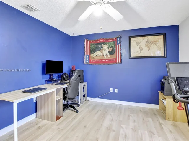 118 SW 206th Ave, Pembroke Pines FL 33029