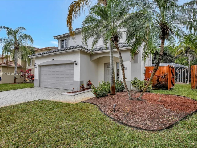 118 SW 206th Ave, Pembroke Pines FL 33029