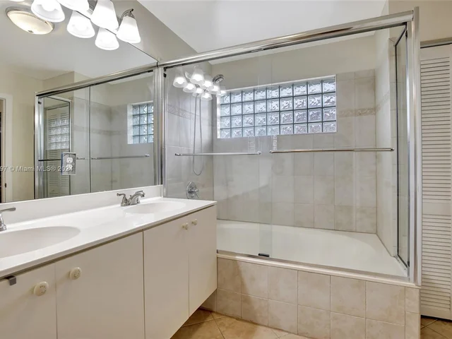 118 SW 206th Ave, Pembroke Pines FL 33029