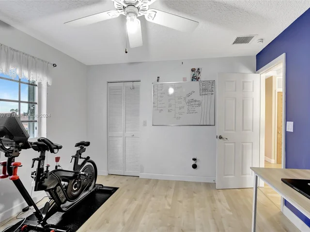 118 SW 206th Ave, Pembroke Pines FL 33029