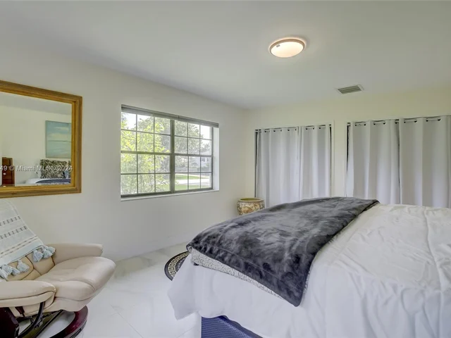 2317 NE 8th St, Fort Lauderdale FL 33304