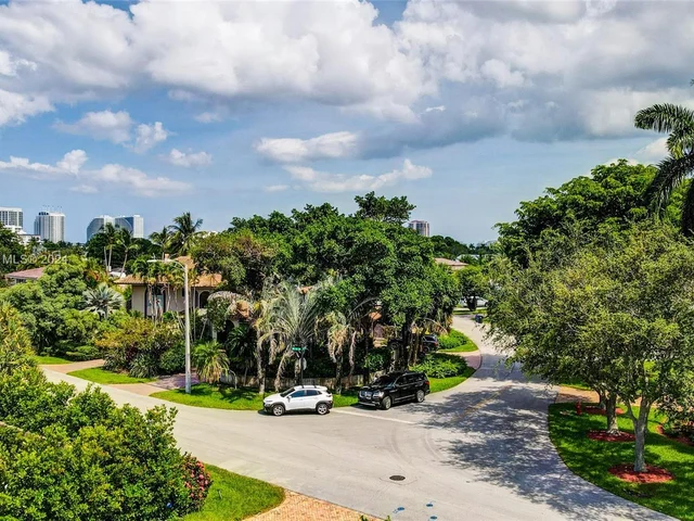 2317 NE 8th St, Fort Lauderdale FL 33304