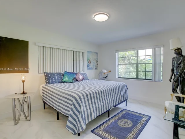 2317 NE 8th St, Fort Lauderdale FL 33304