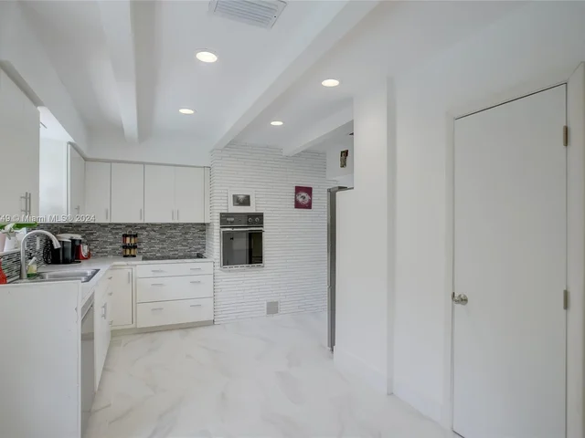 2317 NE 8th St, Fort Lauderdale FL 33304