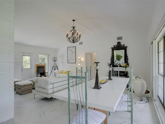 2317 NE 8th St, Fort Lauderdale FL 33304