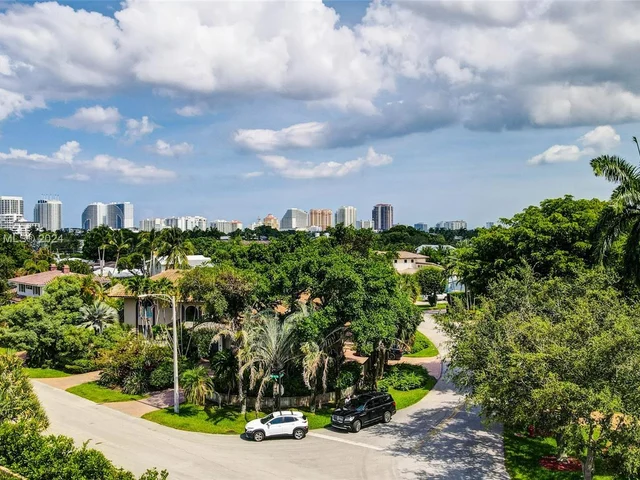 2317 NE 8th St, Fort Lauderdale FL 33304