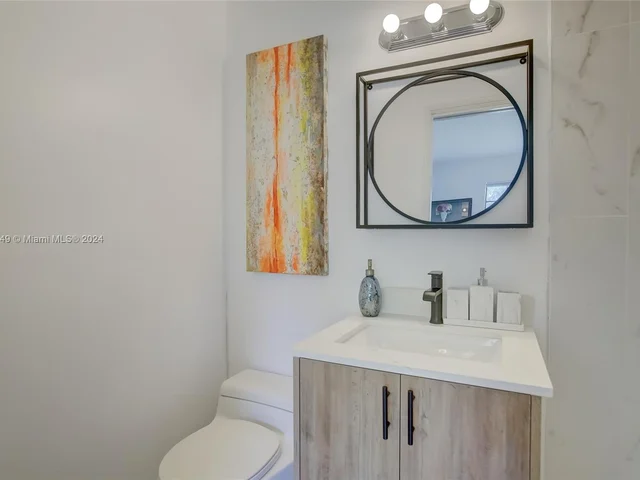 2317 NE 8th St, Fort Lauderdale FL 33304