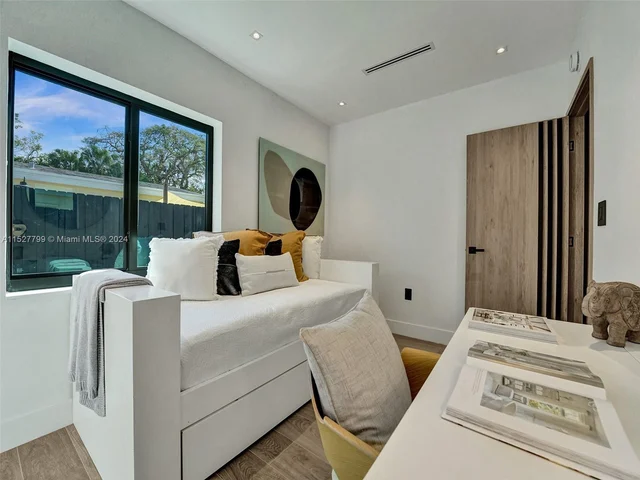 2066 NE 174th St, North Miami Beach FL 33162