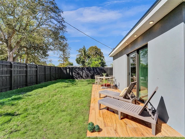 2066 NE 174th St, North Miami Beach FL 33162