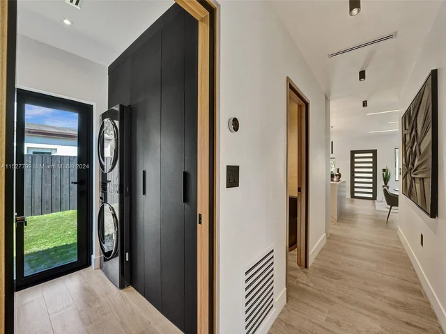 2066 NE 174th St, North Miami Beach FL 33162