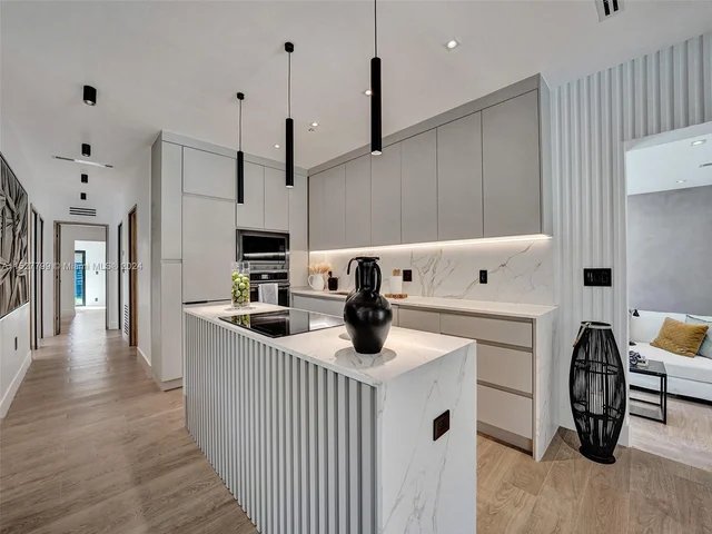 2066 NE 174th St, North Miami Beach FL 33162