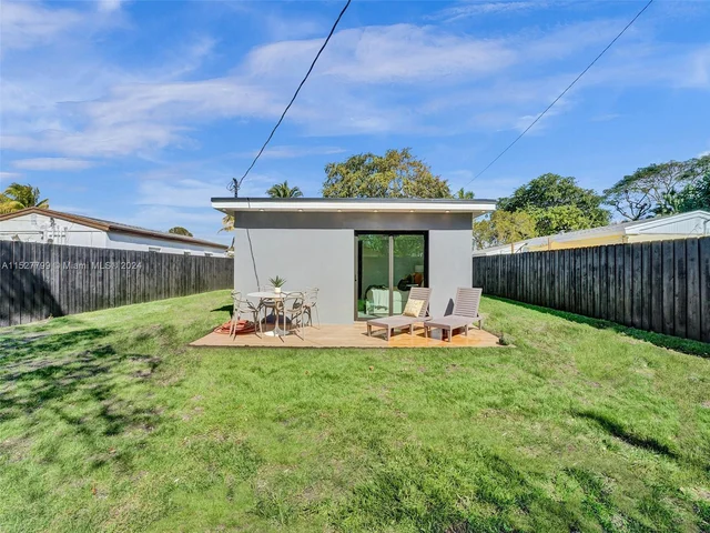 2066 NE 174th St, North Miami Beach FL 33162