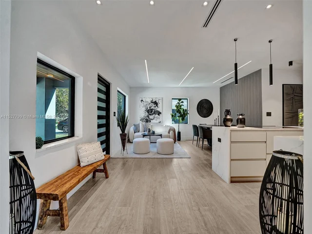 2066 NE 174th St, North Miami Beach FL 33162