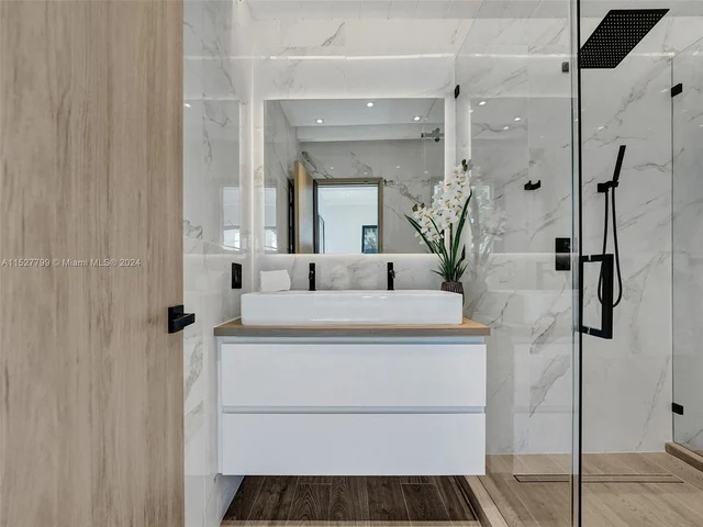 2066 NE 174th St, North Miami Beach FL 33162