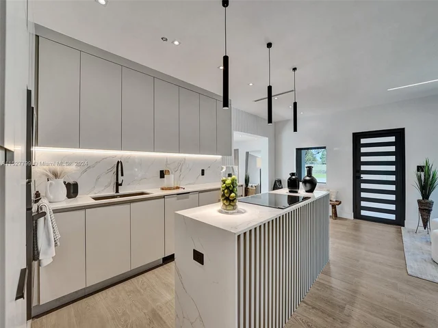 2066 NE 174th St, North Miami Beach FL 33162