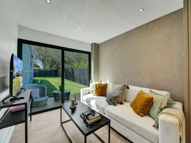 2066 NE 174th St, North Miami Beach FL 33162