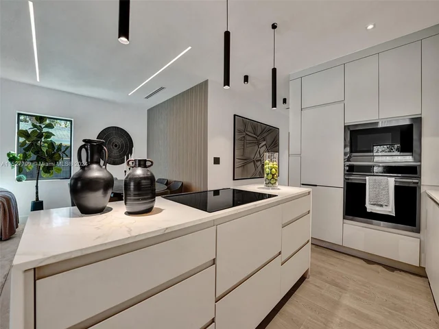 2066 NE 174th St, North Miami Beach FL 33162